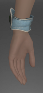 Wyvernskin Wristbands rear.png